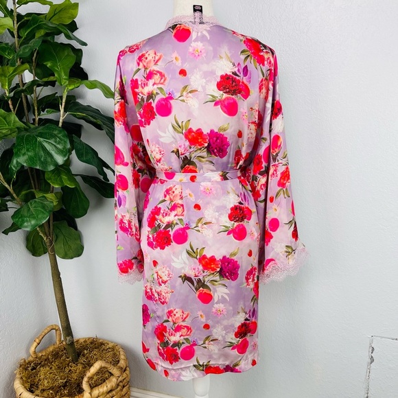 Victoria’s Secret Pink Floral Lace Satin Robe + Cami Set - Picture 10 of 10